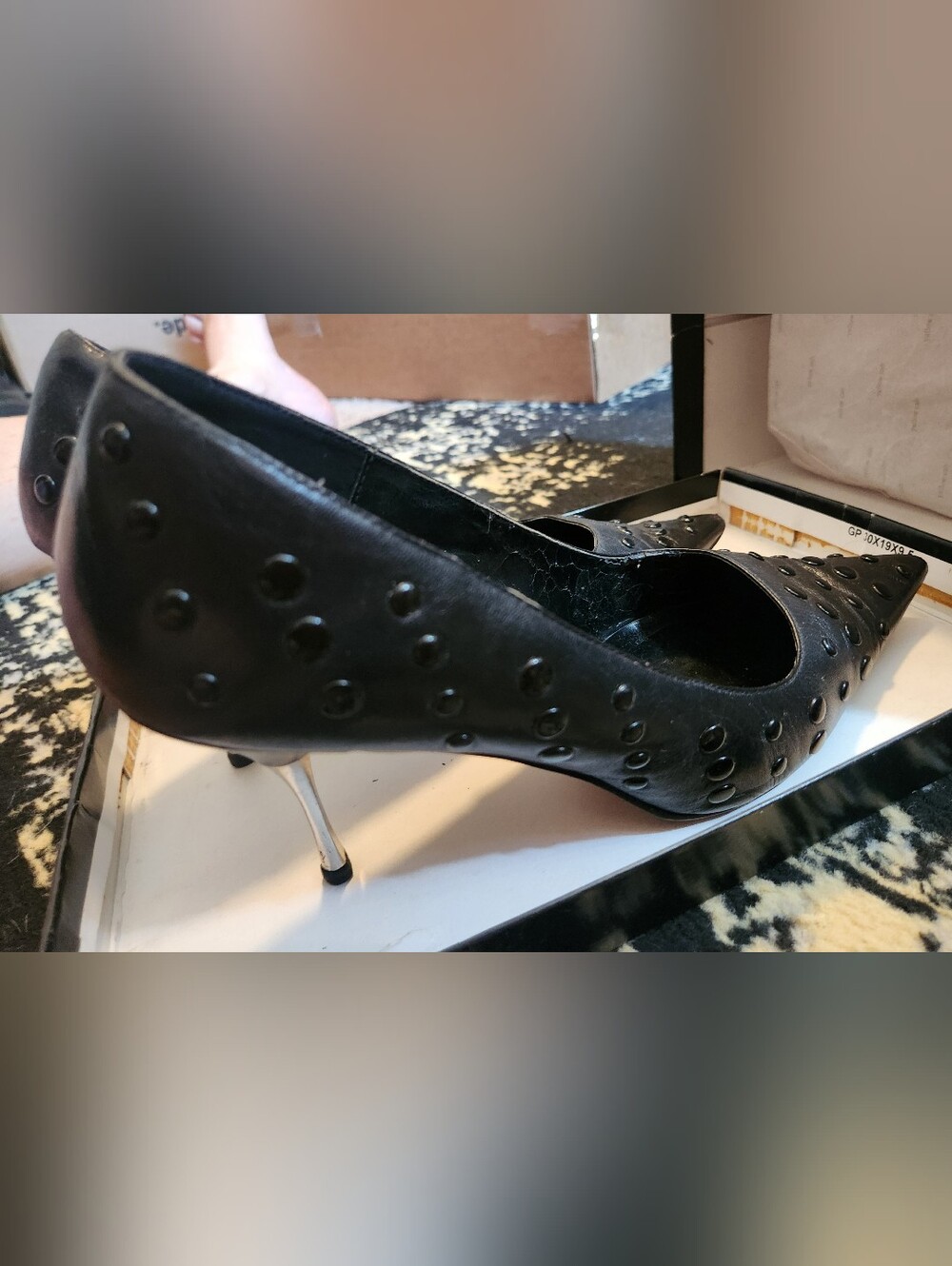 Yellow Cab New York Vintage Black Studded Pointed-Toe Stiletto Pumps Size 9 - Picture 5 of 11